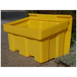Heavy Duty Stackable Grit Bins -Rubbermaid Shop 018883