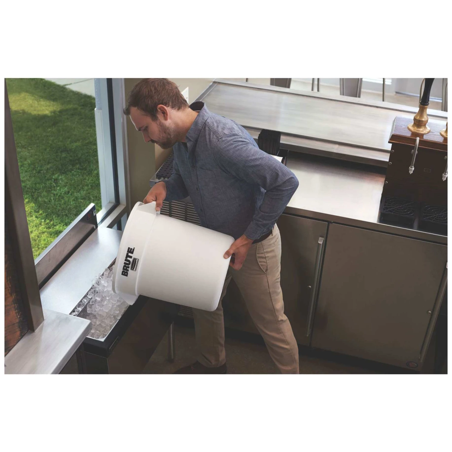 Rubbermaid Brute Round Waste Containers 37.9L 9 Rubbermaid Brute Round Waste Containers 37.9L - Image 9